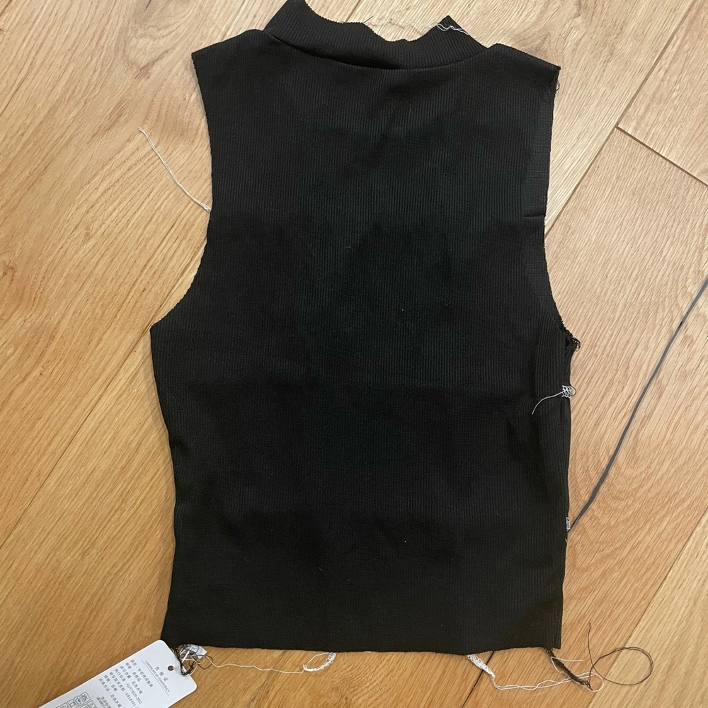 Black tank - Picture 4 of 4